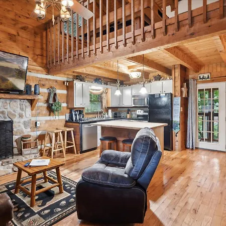 A Charming Cabin, Pool, Firepit, Hot Tub-Jacuzzi Gatlinburg Exterior photo