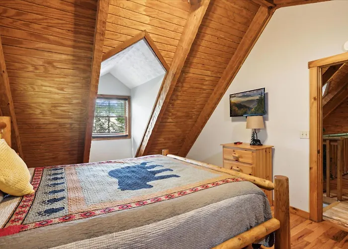 A Charming Cabin, Pool, Firepit, Hot Tub-Jacuzzi