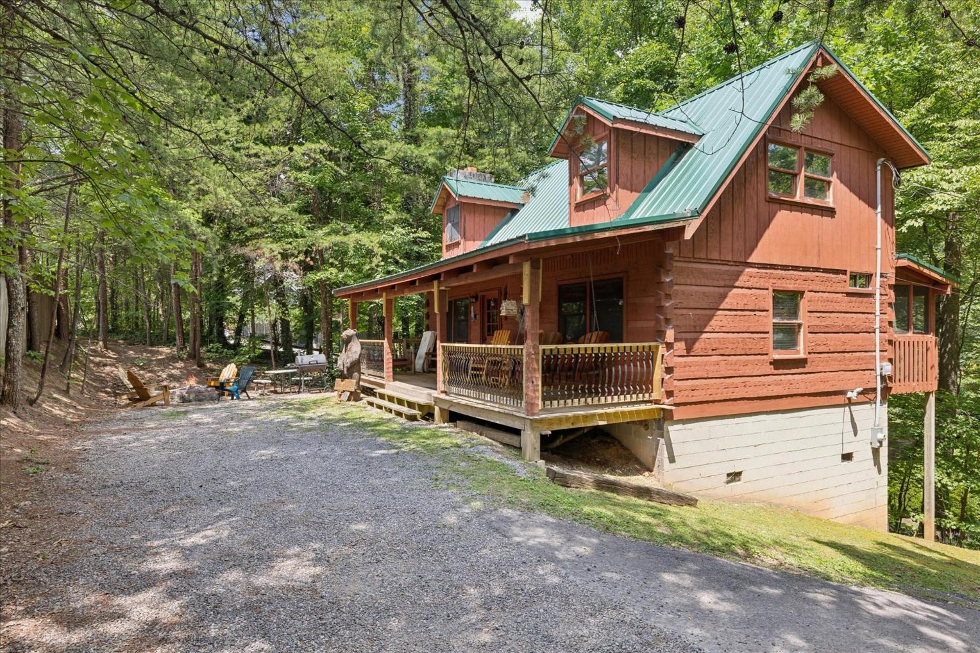 A Charming Cabin, Pool, Firepit, Hot Tub-jacuzzi