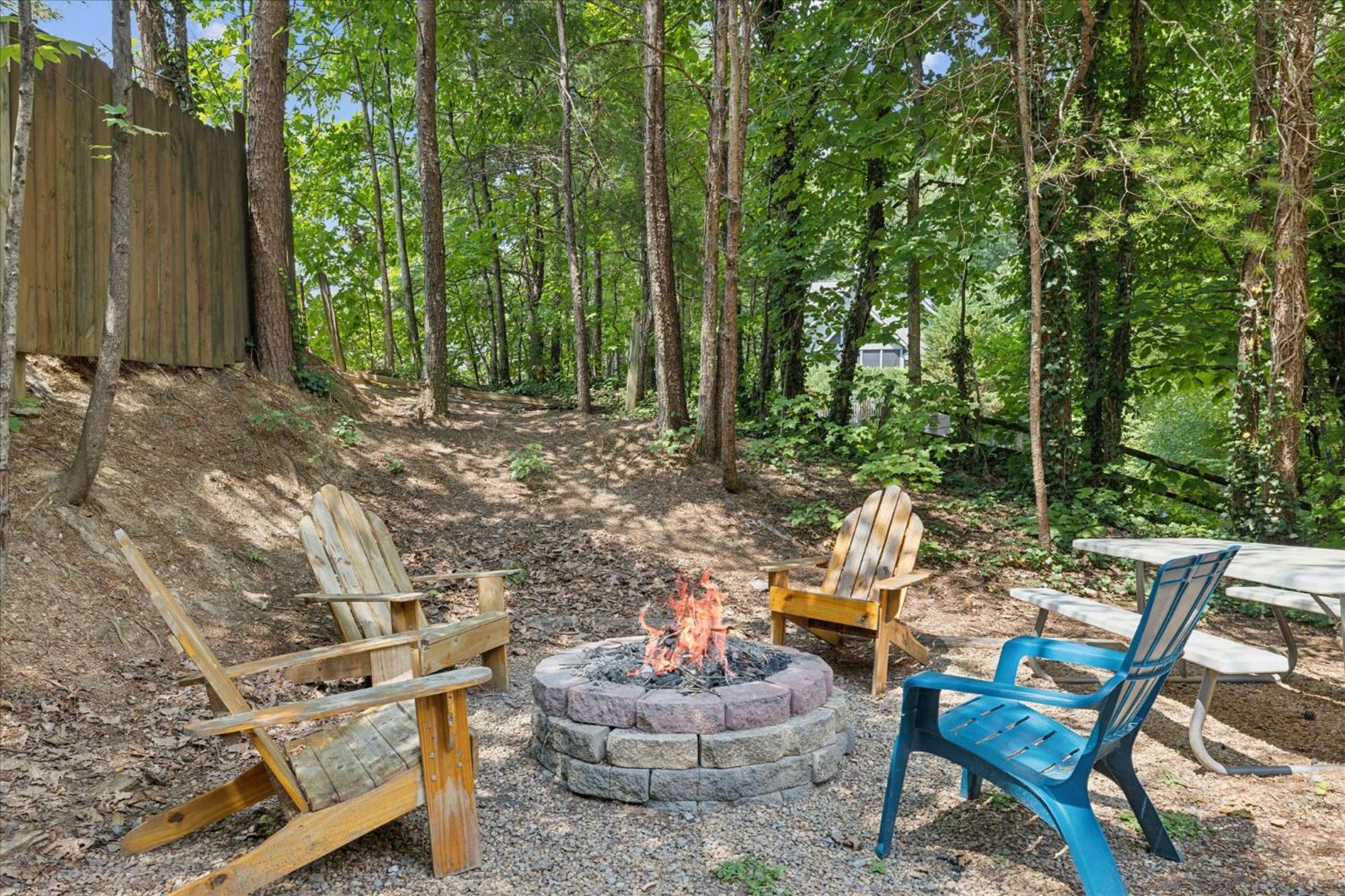 Holiday home A Charming Cabin, Pool, Firepit, Hot Tub-jacuzzi